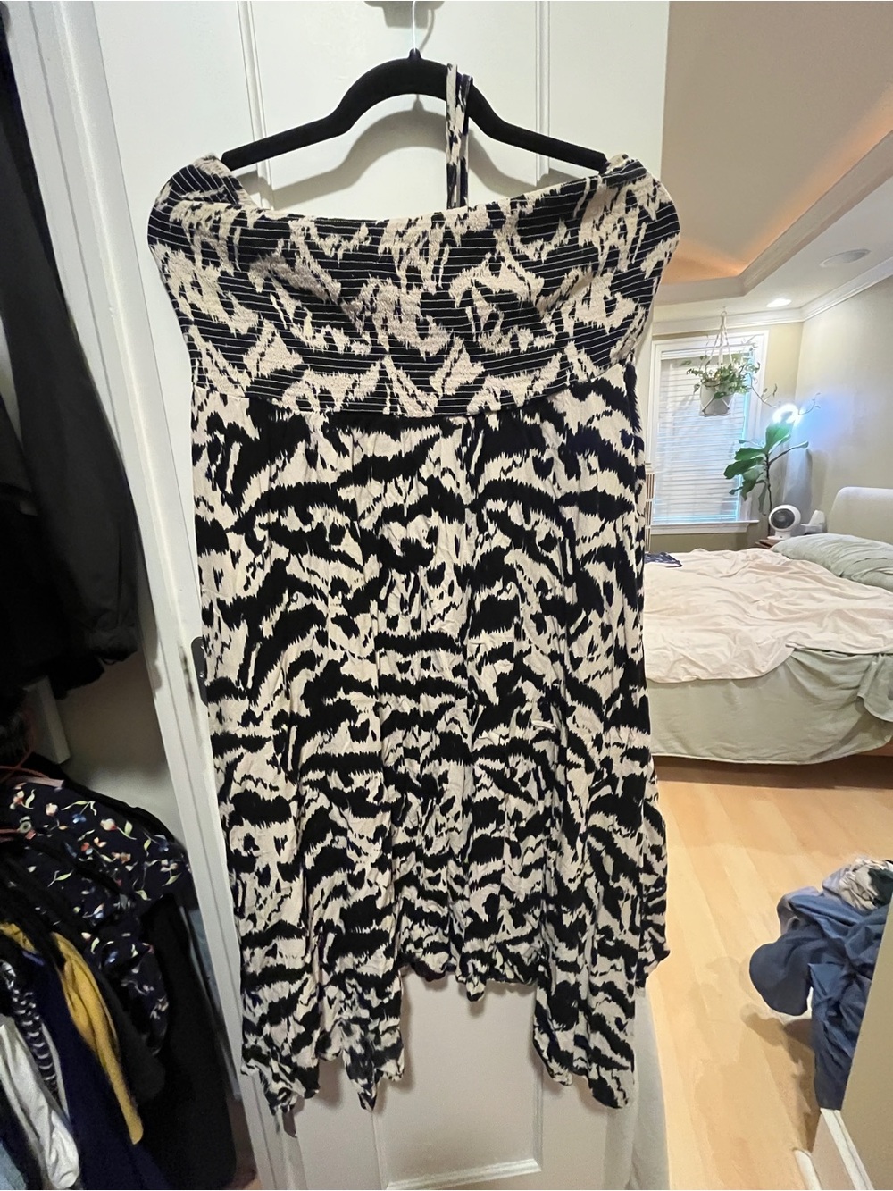 Old Navy Black & Cream Asymmetrical Printed Skirt